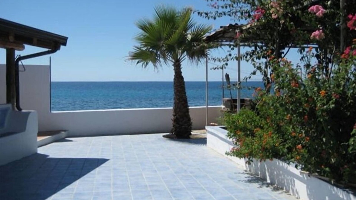 Galliciano House | Beach House Undiscovered Paradise