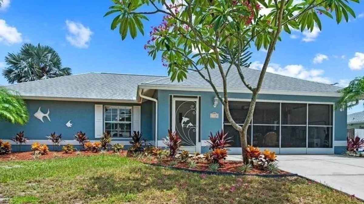 South Venice House | Beach House Venice-Lovely home w/Pool-Mins to Beaches for Shark Tooth Hunting!