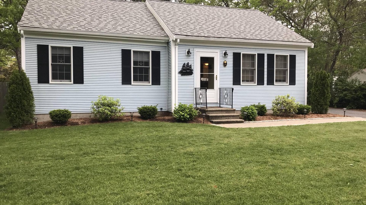 Bass River House | BEACH HOUSE, VERY CLEAN, Less than 1/2 mile walk to Beach, WIFI, Central Air