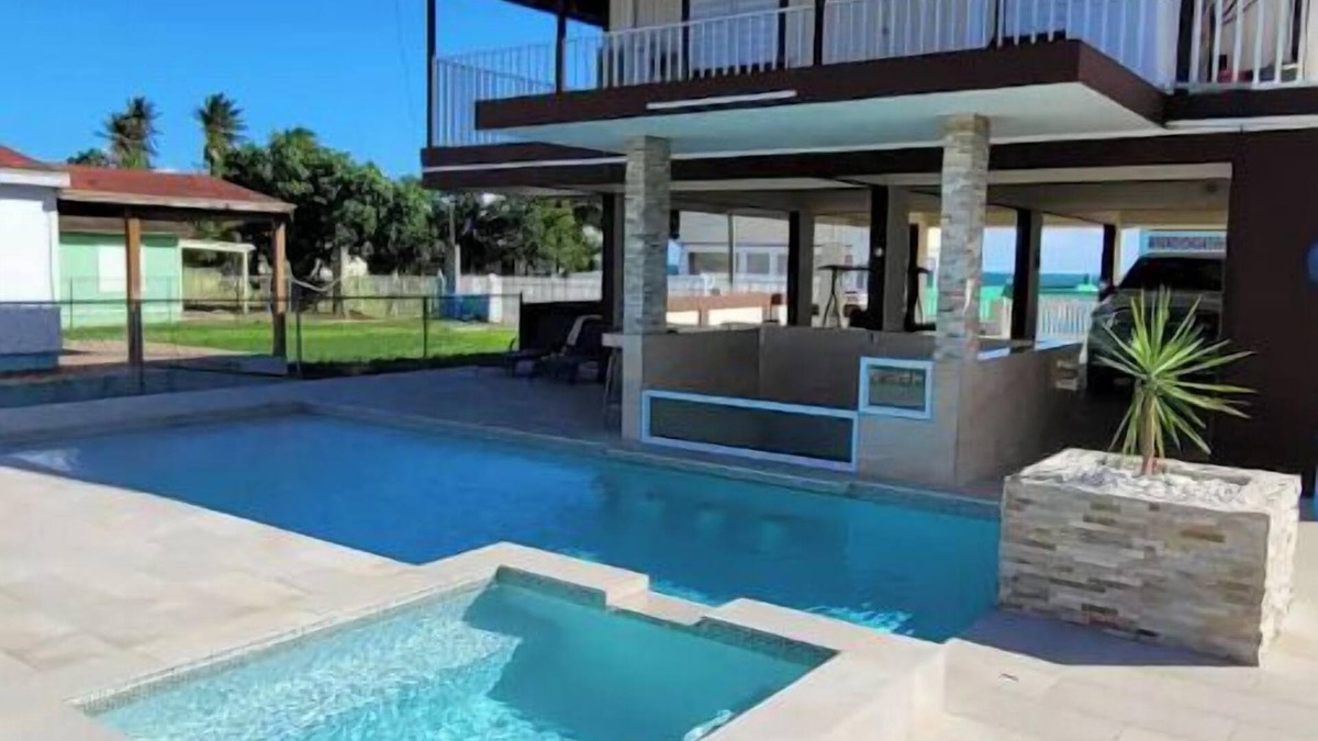 Salinas House | Beach House w/pool/ac/wifi/cable/Salinas PR