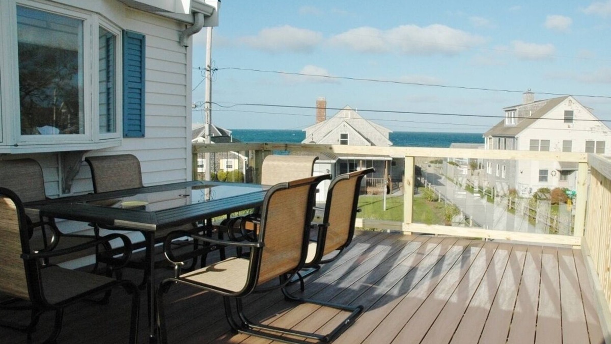 Sandwich House | Beach House w/Roof Deck, outdoor shower, firepit & AC!