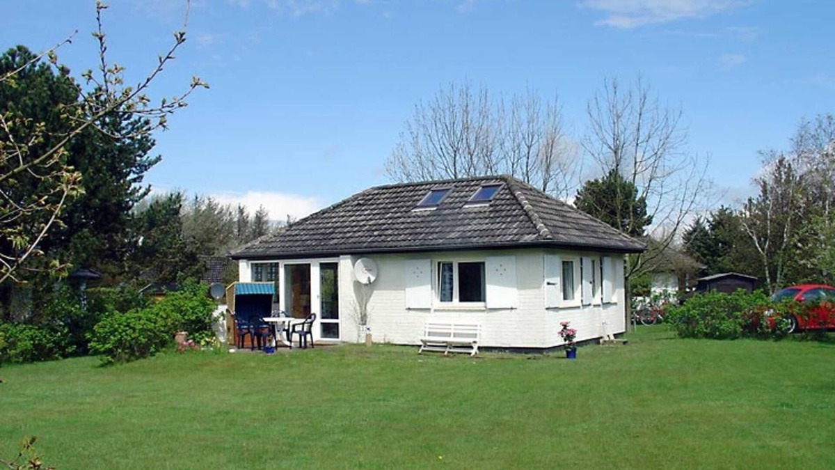 Goting House | Beach house with fireplace bungalow