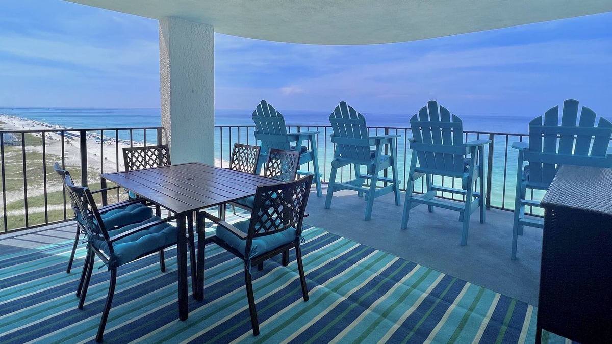Crescent Beach Condo | Beach Life Luxury! Condo/Lg Balcony/Gourmet Kitchen/Free Beach Service, Pool