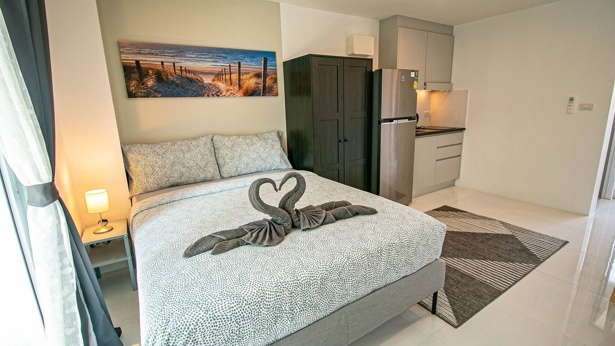 Kram Condo | Beach living, Balcony, Kitchen w/High speed Wi-Fi