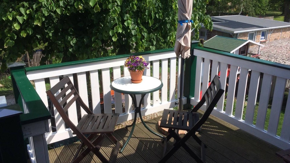 Alt Gaarz Apartment | Beach near apartment in the old town center 400m to the pier