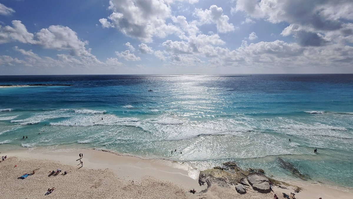 Punta Cancun Apartment | Beach & Nightlife Paradise; Top floor and ocean view