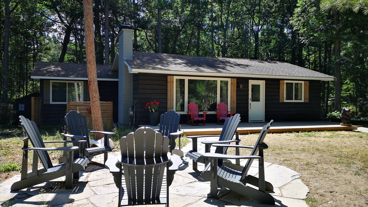 Grand Bend House | Beach O Pines - Black Bear Cabin