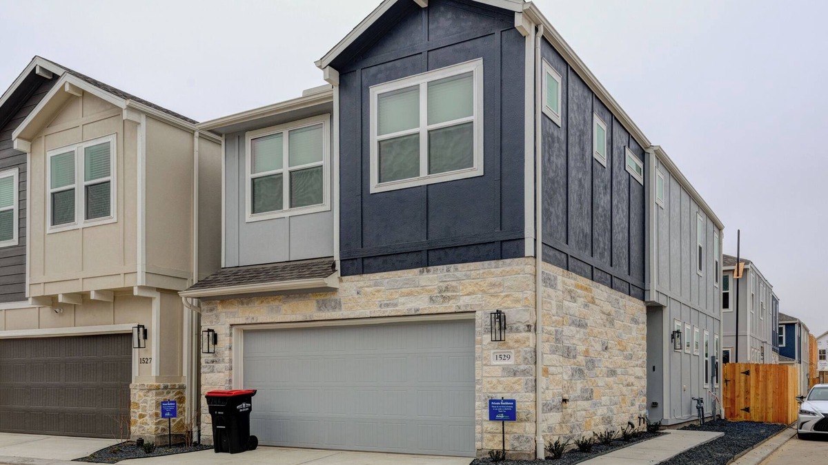 Addicks House | Beach Oak Drive Property - Energy Corridor