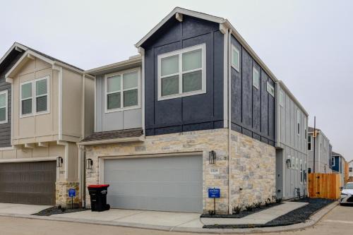 Addicks Villa | Beach Oak Drive Property - Energy Corridor