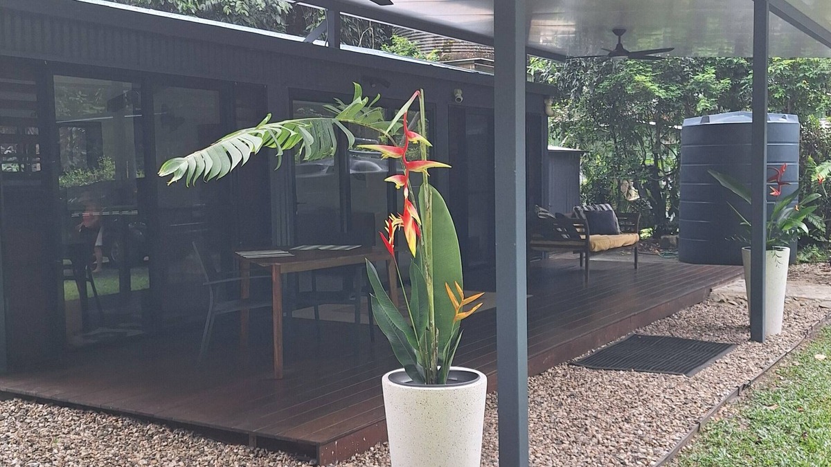 Thornton Beach House | beach over road, rainforest, cassowary, goanna , beach cafe, king bed , air con