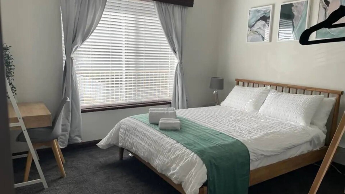 Henley Beach South Apartment | Beach Retreat -$0 for more than 1 guest!