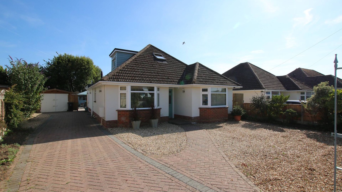 Mudeford House | Beach Retreat, centrally located in Mudeford and pet friendly