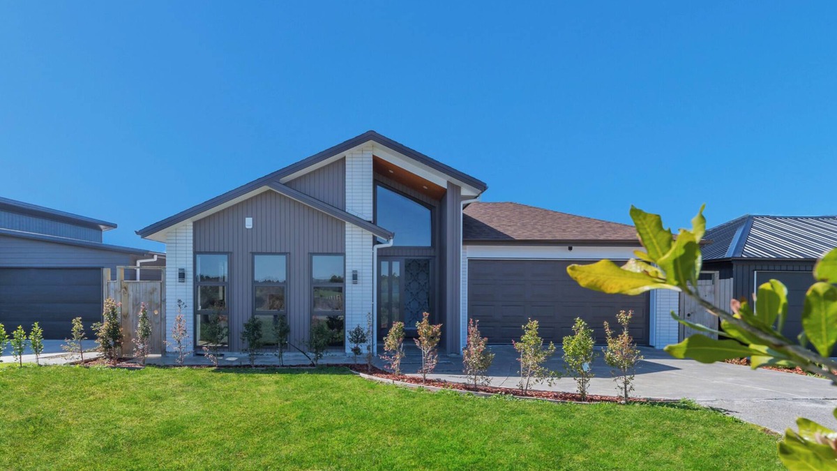 Clarks Beach House | Beach Revival - Clarks Beach Holiday Home