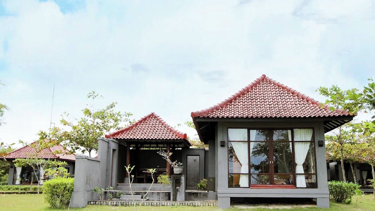 Tanjung Pandan Villa | Beach Rock Resort Belitung