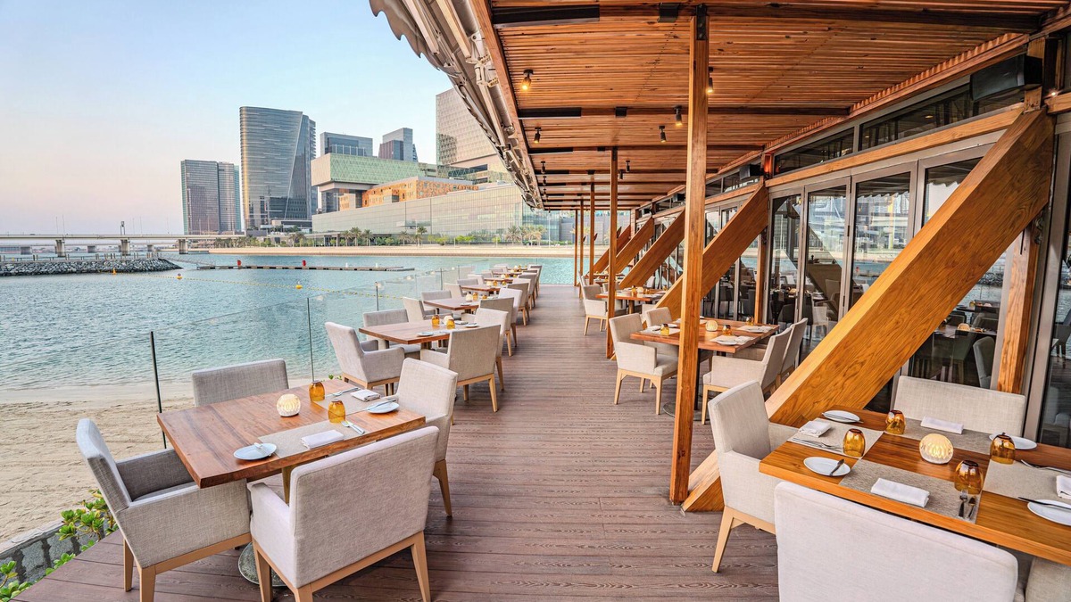 Al Zahiyah Hotel | Beach Rotana