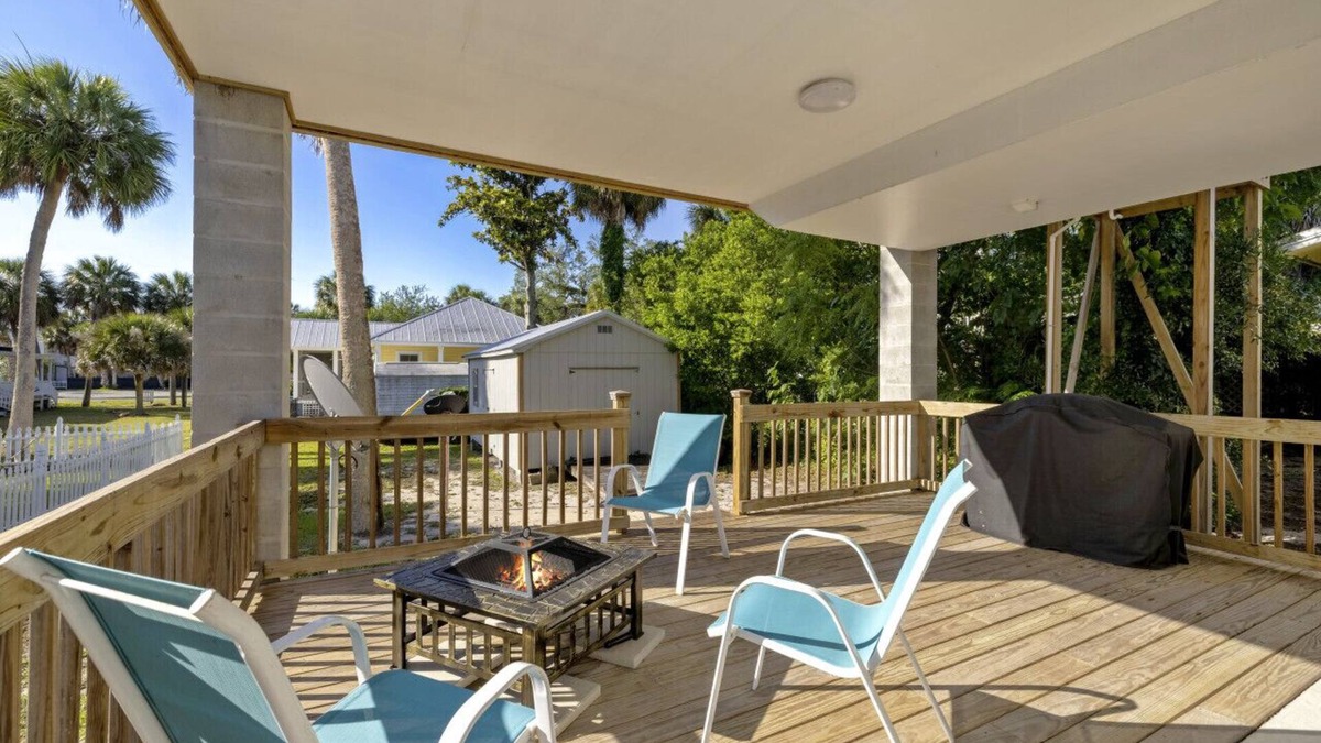 Cedar Key House | Beach Shack: Central location, recent renovation