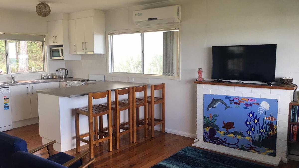 Long Beach House | Beach Side Cabin - neat and tidy with Uninterrupted views of the Bay