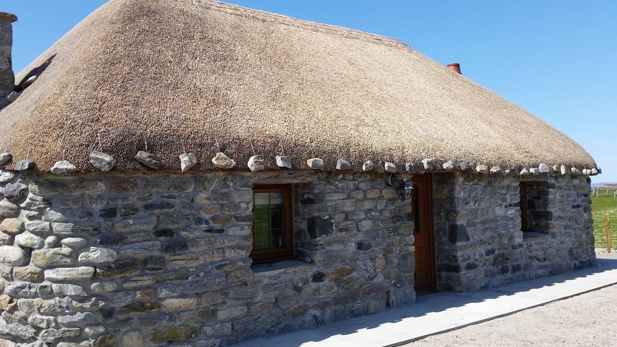 Benbecula Cottage | Beach side cottage steeped in family history, pet friendly, sleeps 4.