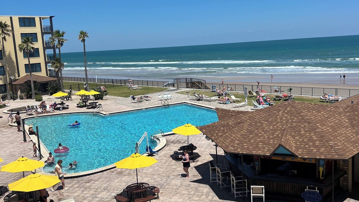 Bridgeport Heights Condo | Beach Side 1-bdrm, AC, Wifi, kitchenette, balcony, direct ocean view.