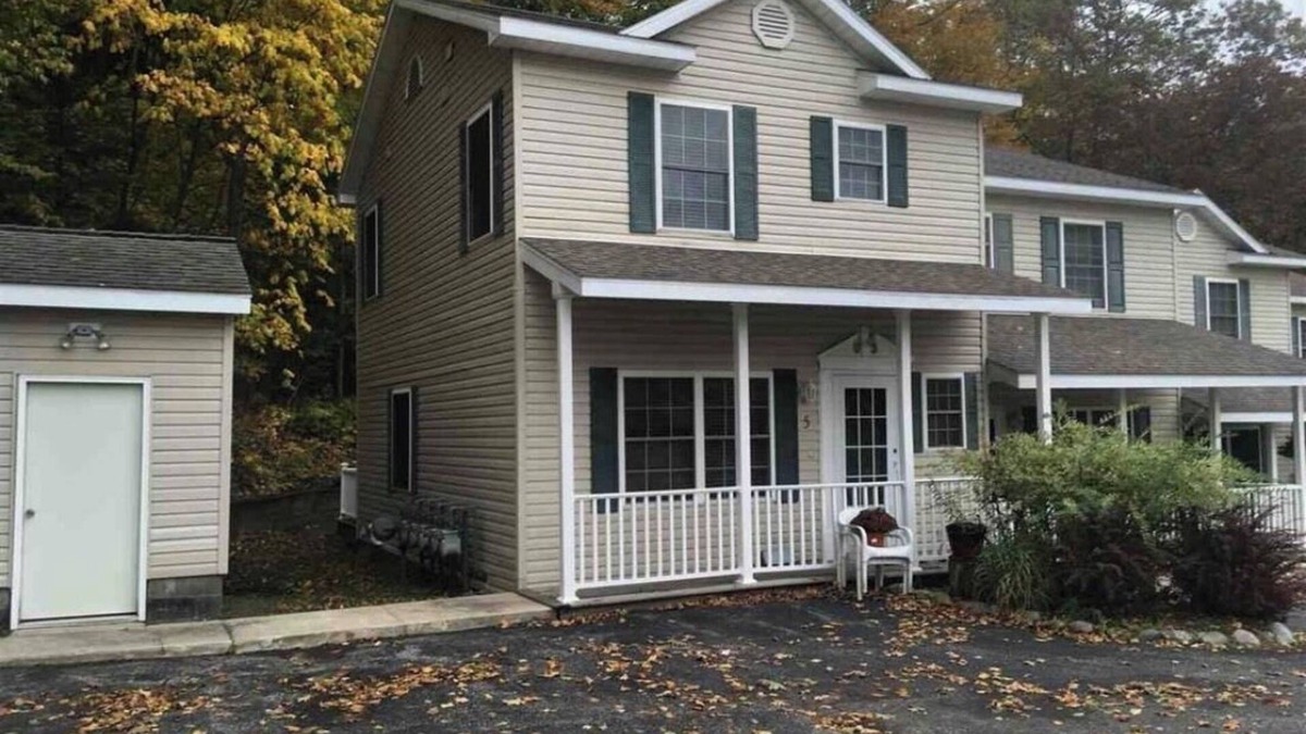 Petoskey Condo | Beach, State Park, unparalleled location. 5 miles from Boyne and Nubs Skiing