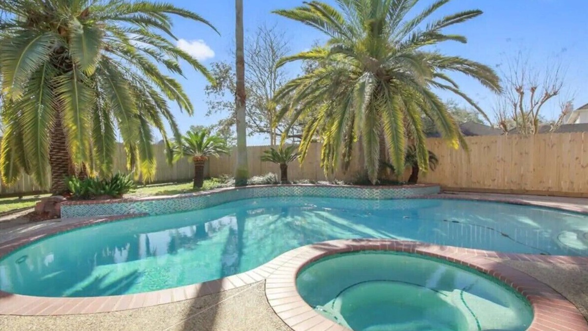 League City House | Beach Themed Oasis with Jacuzzi/Pool close to Kemah Boardwalk, Galveston, Nasa