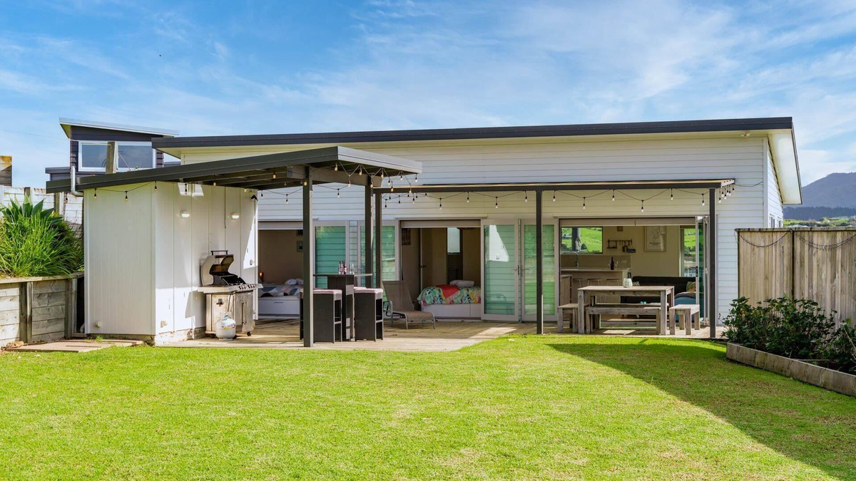 Mangawhai Heads House | Beach Time - Modern, sunny home close to amenities, a great place to relax and watch the kids play