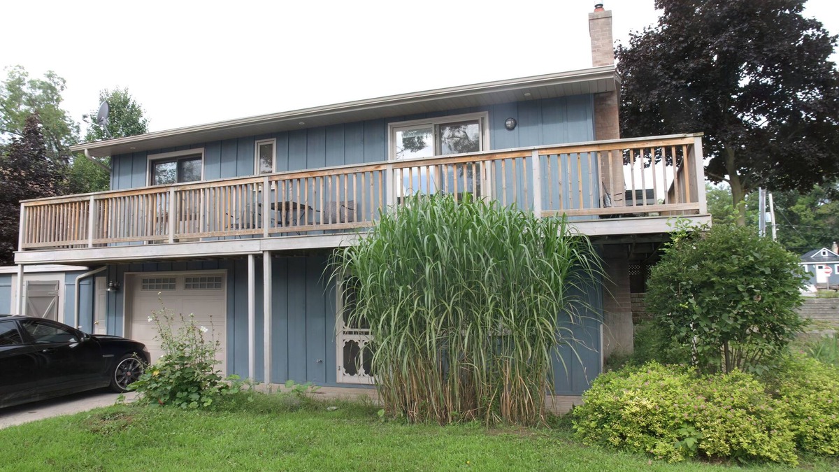 Grand Bend House | Beach Town Cottage Retreat - 3 minute walk to beach