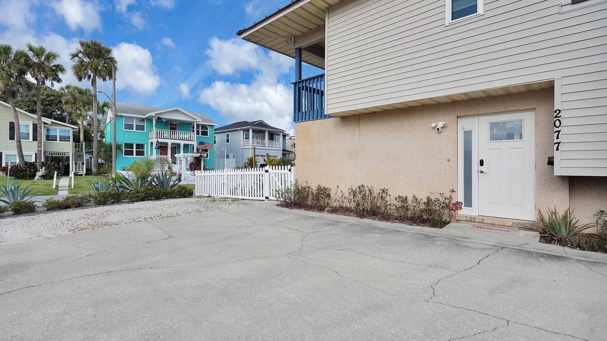 Neptune Beach House | BEACH TOWNHOUSE -Pet Friendly “Redfish”