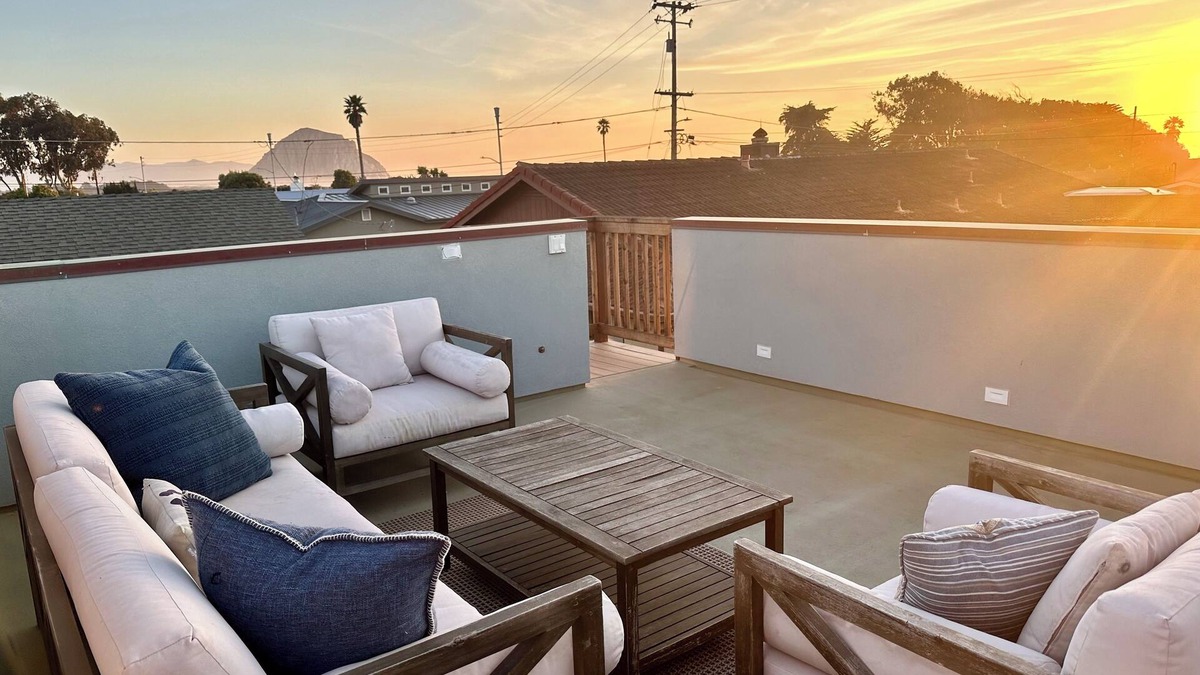 Morro Bay Cottage | beach tract 2 blocks to beach with roof top deck!