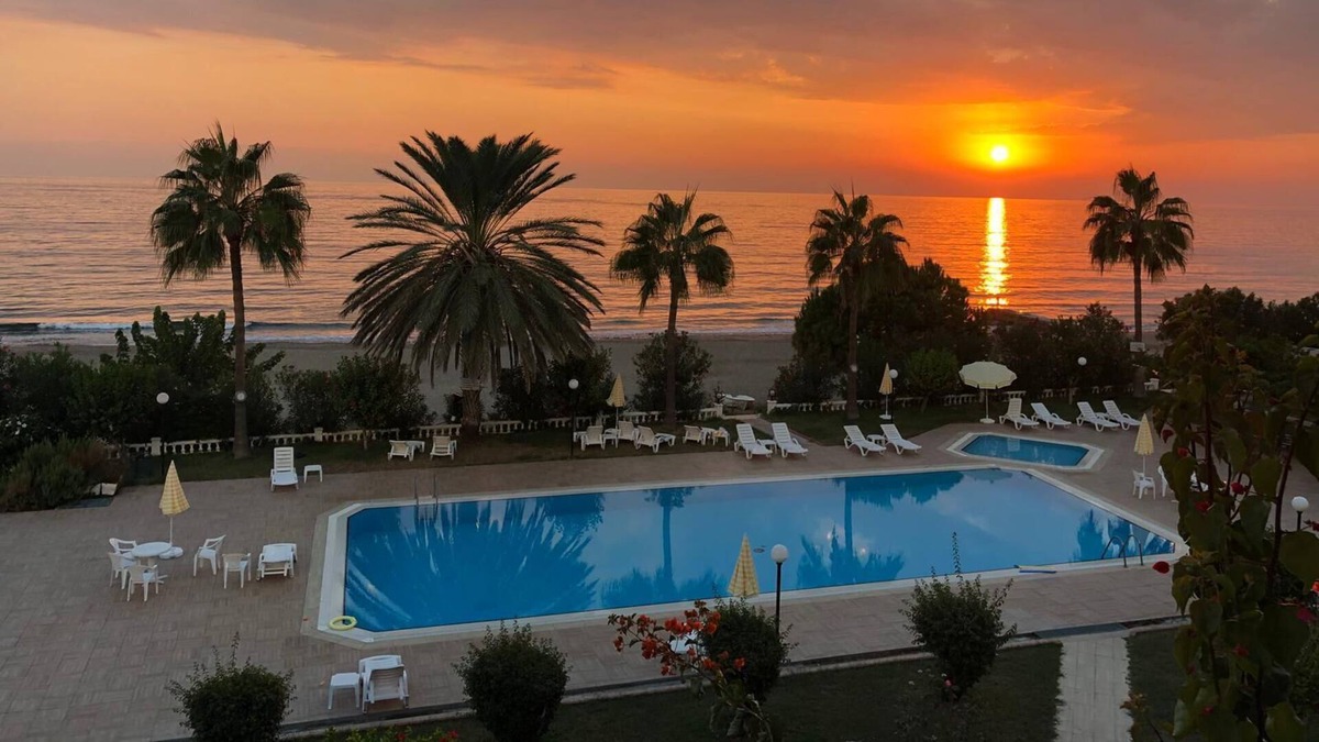 Seki House | Beach under your feet ALACA Tatil Sitesi