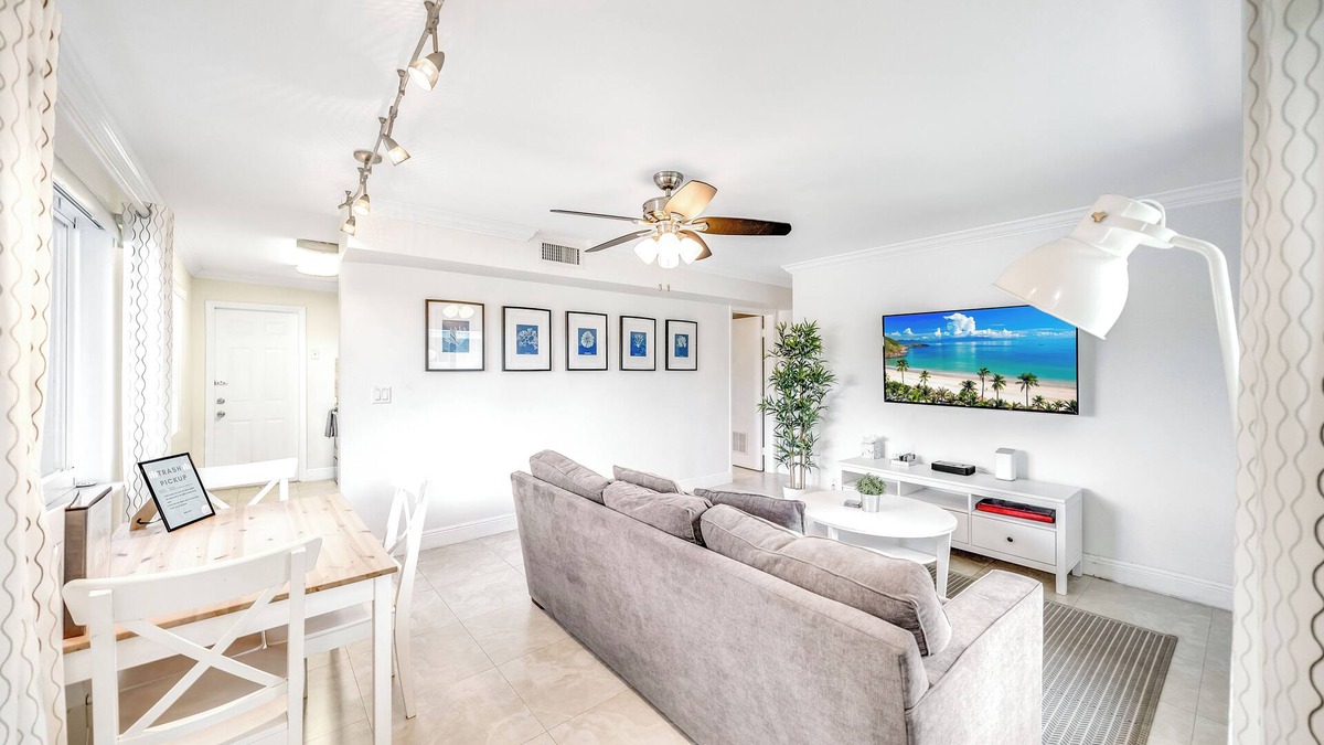Santa Barbara Estates Apartment | Beach Unit! Walk To Beach & Shops/Restaurants!