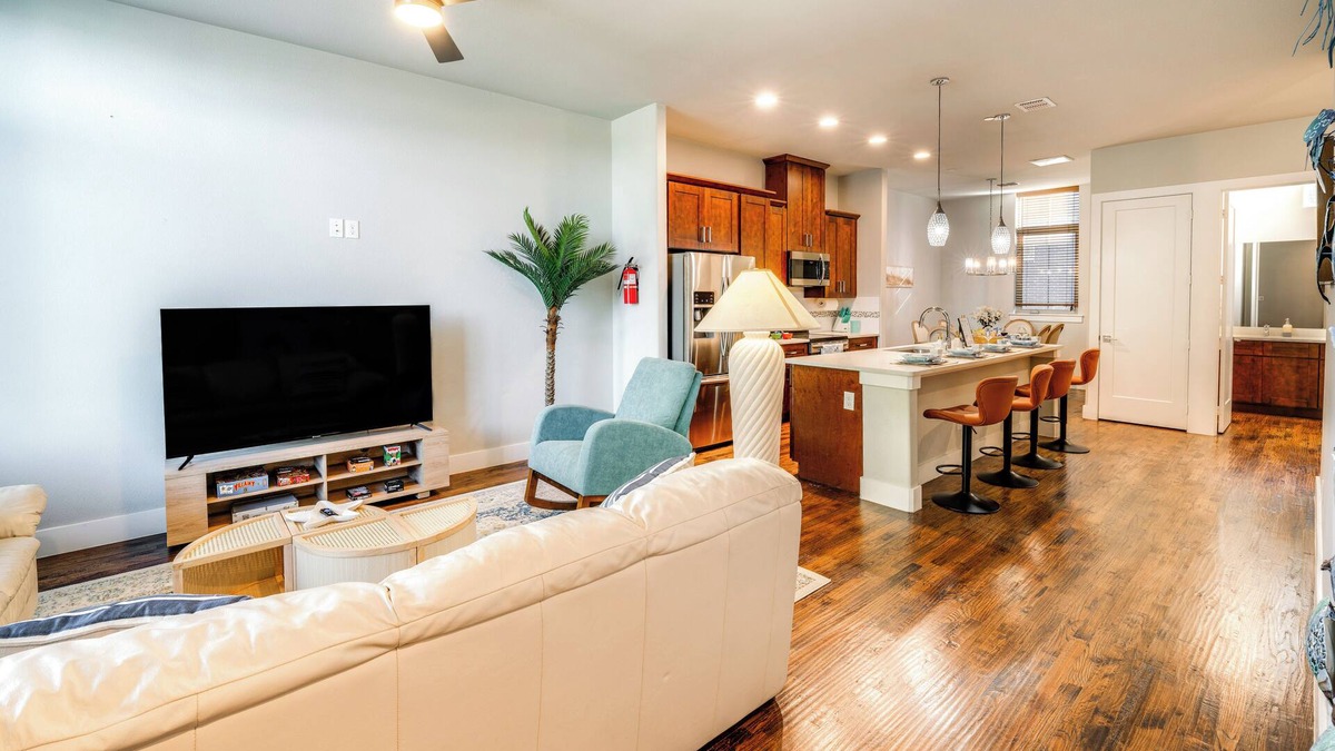 Farmers Branch House | Beach Vibes, Walkable Location: Farmers Branch Gem