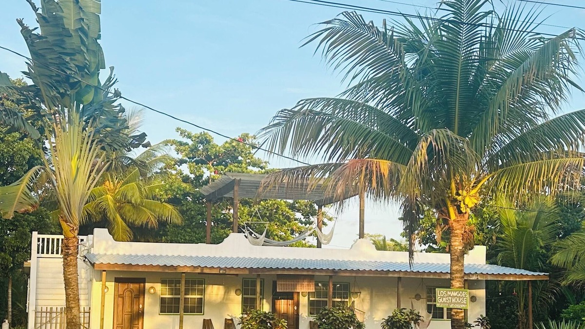 Hopkins House | Beach View, 2 minute walk to Caribbean Sea, Rooftop Pergola with Hammocks