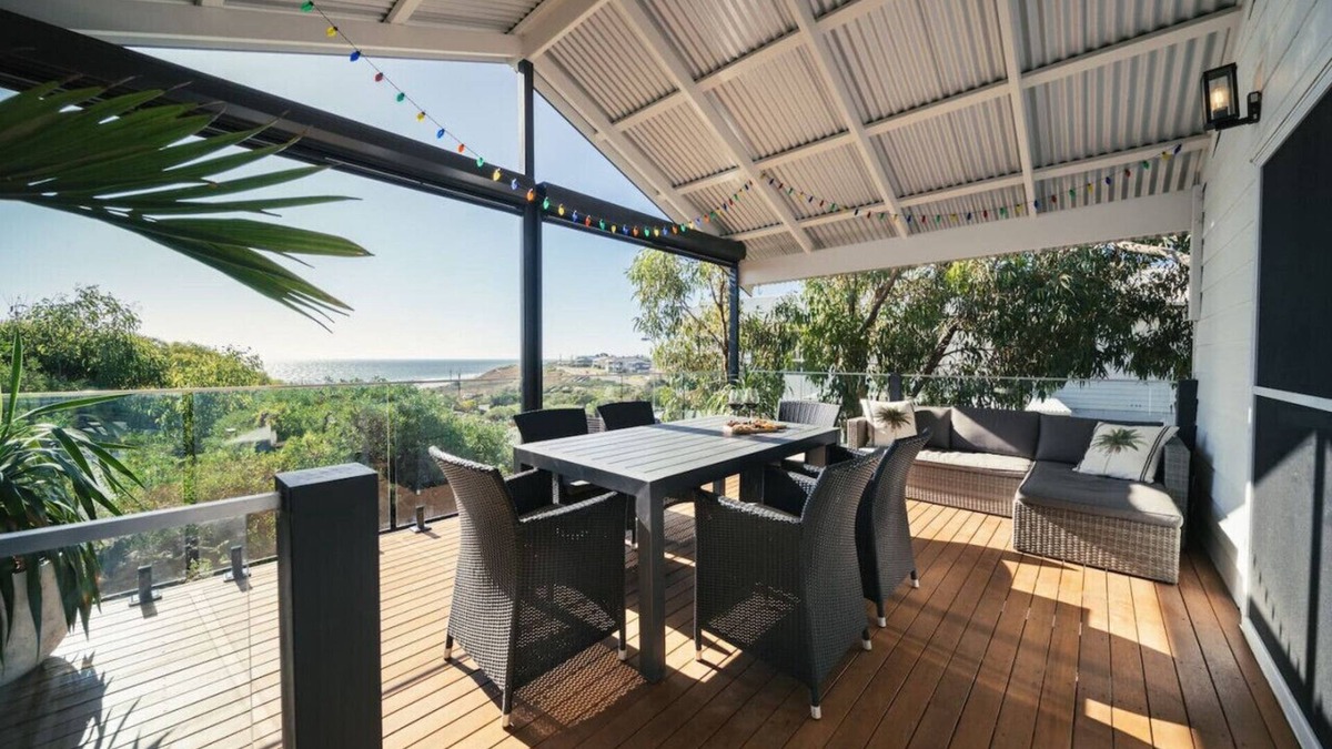 Aldinga Beach Cabin | Beach View Bliss~Stunning sunsets.King bed.Netflix