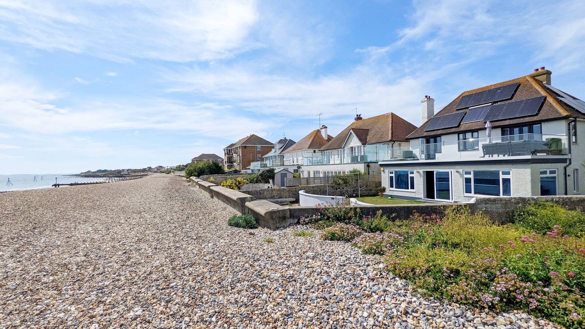 Middleton-on-Sea Cottage | Beach View - sleeps 11 guests in 5 bedrooms