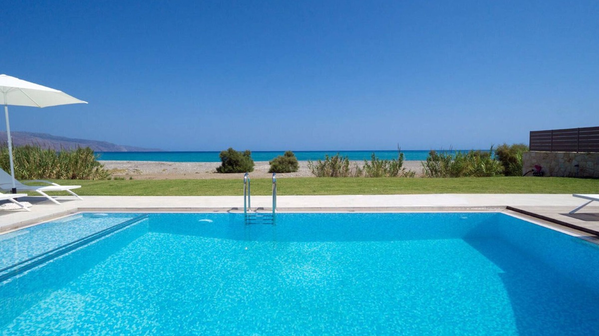 Kamisiana Villa | Beach Villa I with 4 bedrooms and a private pool next to the beach