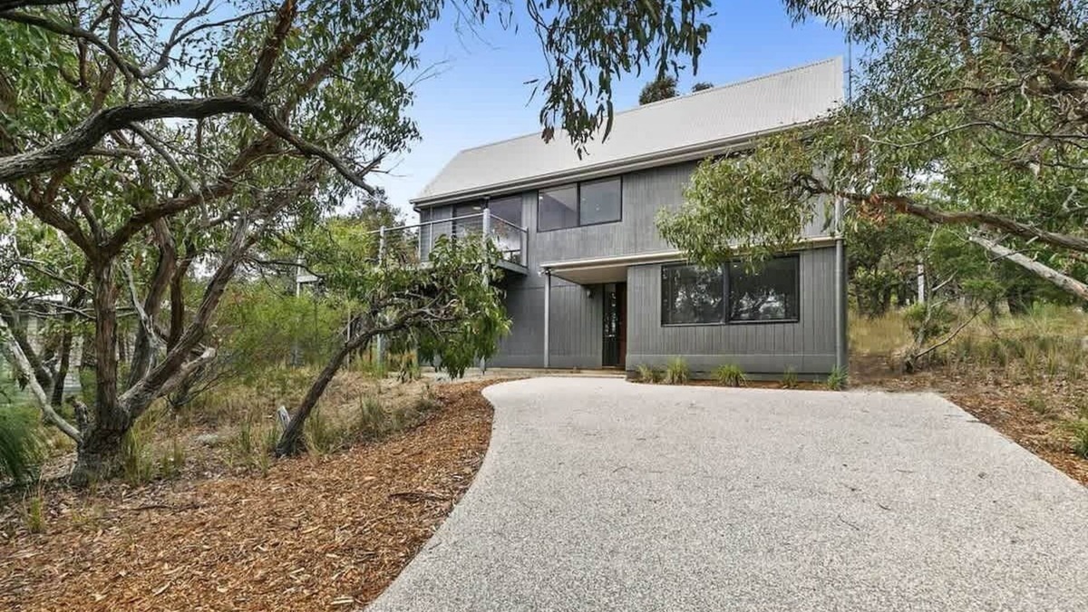 Fairhaven House | Beach Weekender I Bush Views