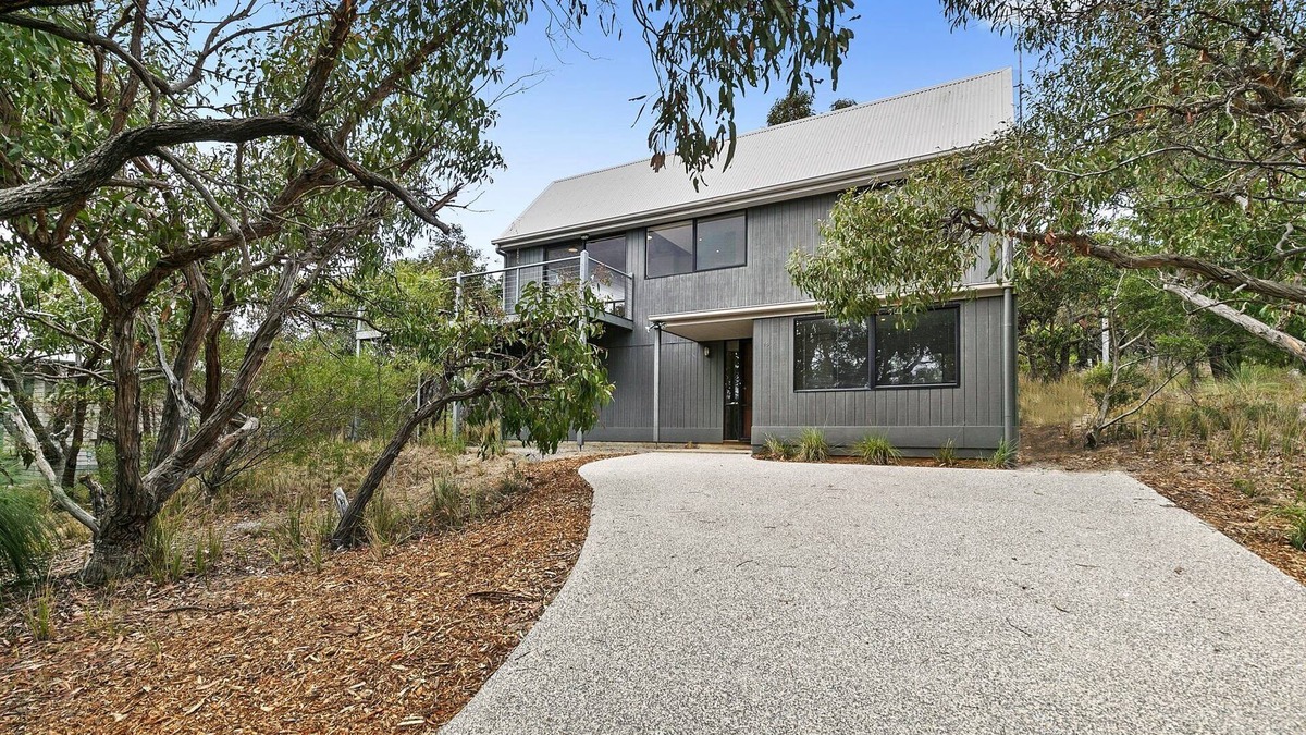 Fairhaven House | Beach Weekender I Bush Views