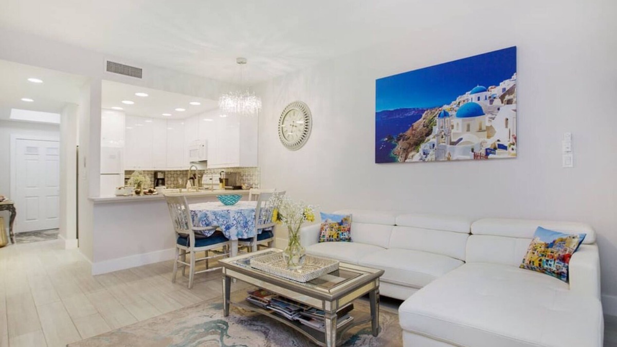 Central Naples Condo | Beach4mi/World Tennis Club/Pickleball/Htd Pools/Hot Tub/Sauna. n1st floor condo.