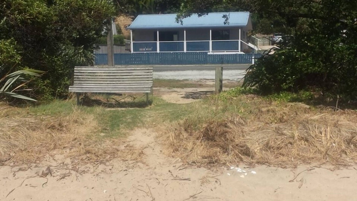 Tata Beach House | Beachaven FRONT Cottage, Ligar Bay - Free Kayaks and unlimited WiFi.