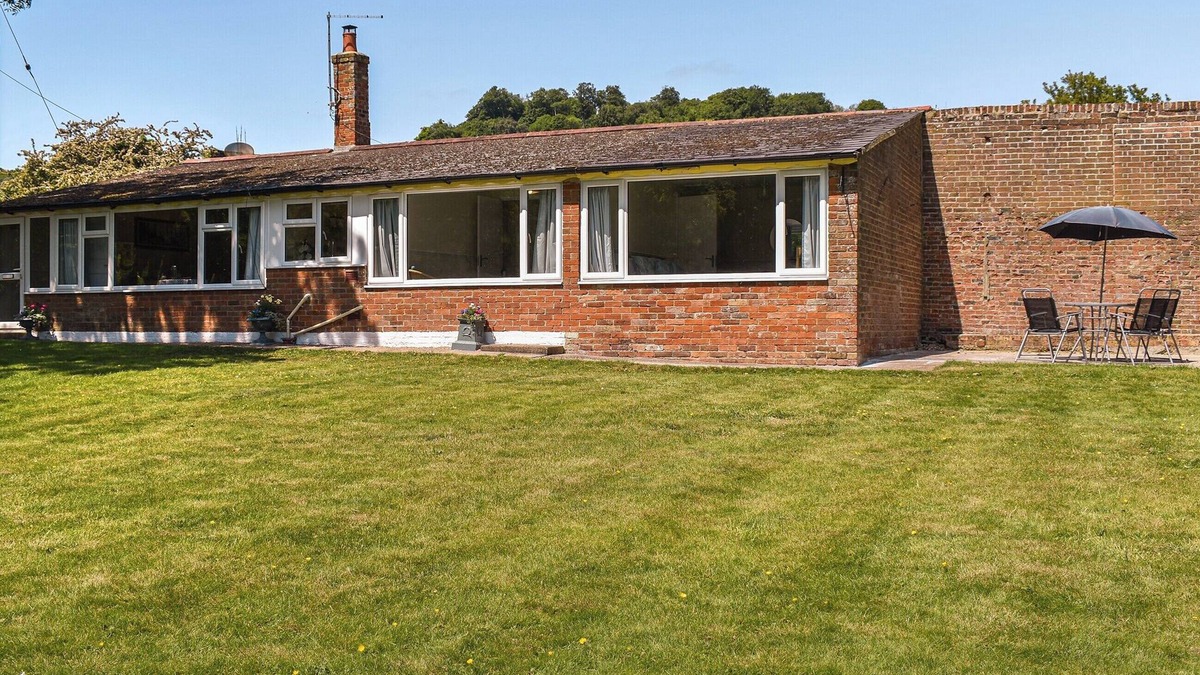 Etchinghill Cottage | Beachborough Park Summer House