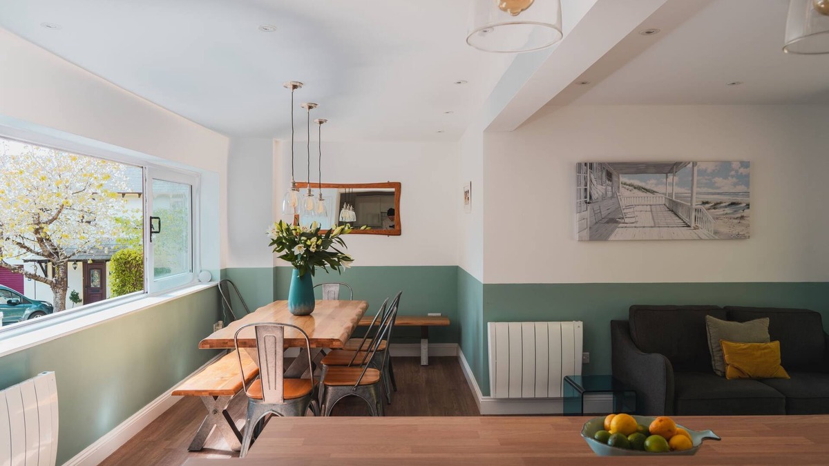 Croyde Cottage | BeachBreak, Sleeps 9, Pets, Hot Tub