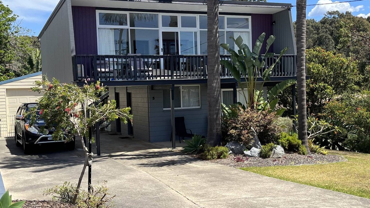 Malua Bay House | Beachburra - the classic beach holiday home!