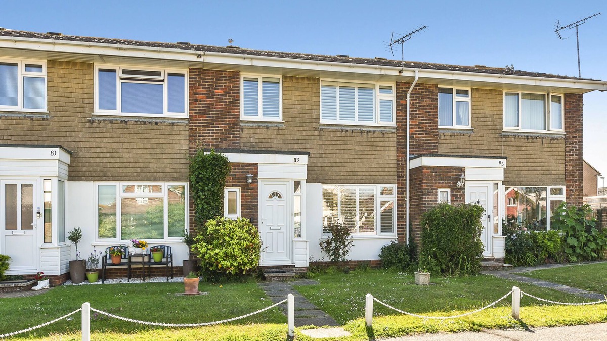 Rustington House | Beachcomber, a stones throw from the sea