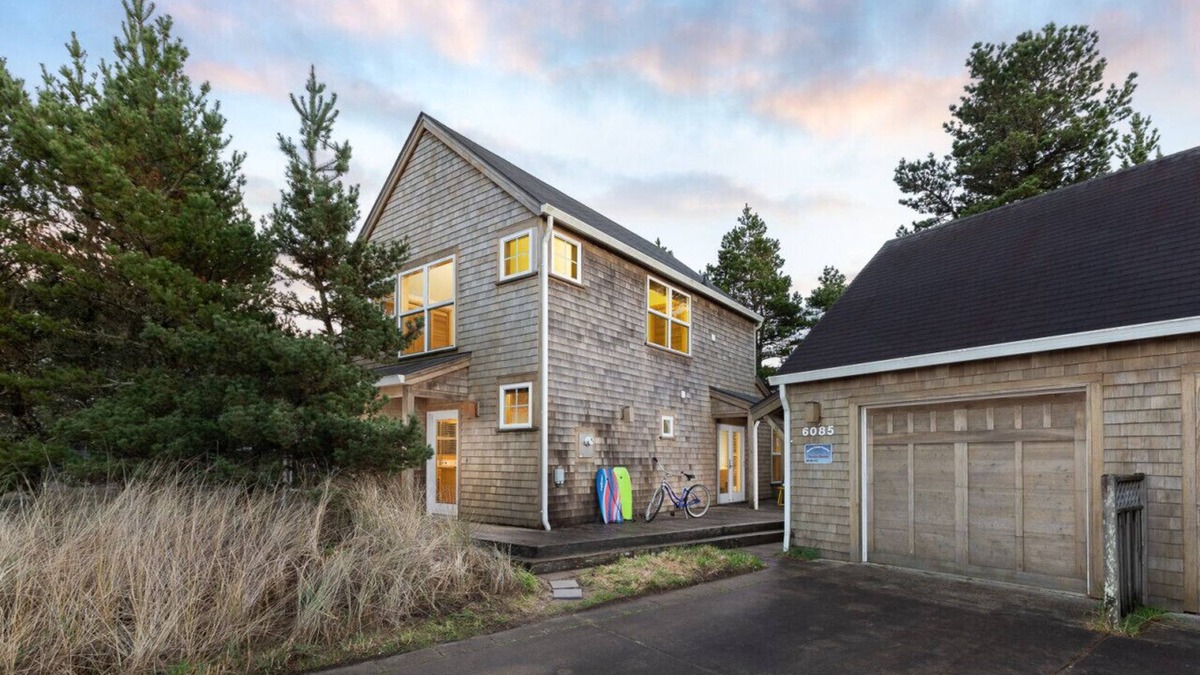Shorepine Village House | Beachcomber Cottage just steps to the beach.