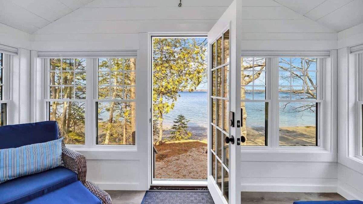 Surry Cottage | Beachcomber Cottage-Oceanfront!