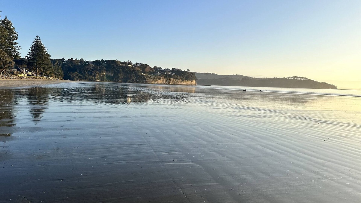 Orewa Apartment | Beachcomber Orewa 200m from Bars and Restaurants across the road from the beach