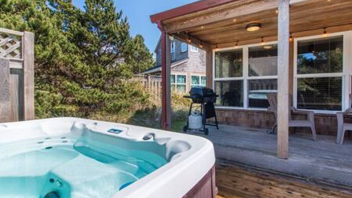 Shorepine Village House | Beachcomber's Retreat