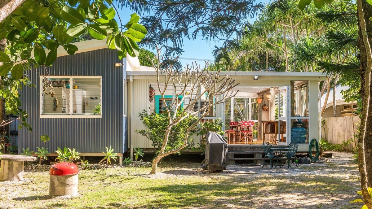 Suffolk Park Cottage | Beachcombers Cottage - beachfront pet retreat