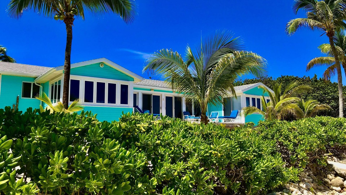 Little Cayman House | Beachcombers Paradise--Awesome Sea Views!-Beachfront Getaway!